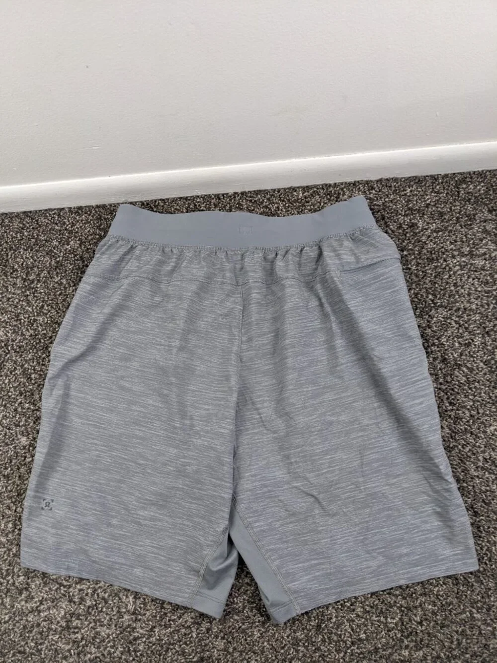 Lululemon Shorts T.H.E. Short 9" Linerless Heather Sea Salt Gray Mens Medium - Picture 4 of 7